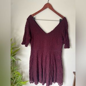 Above-knee length lace burgundy zip up dress